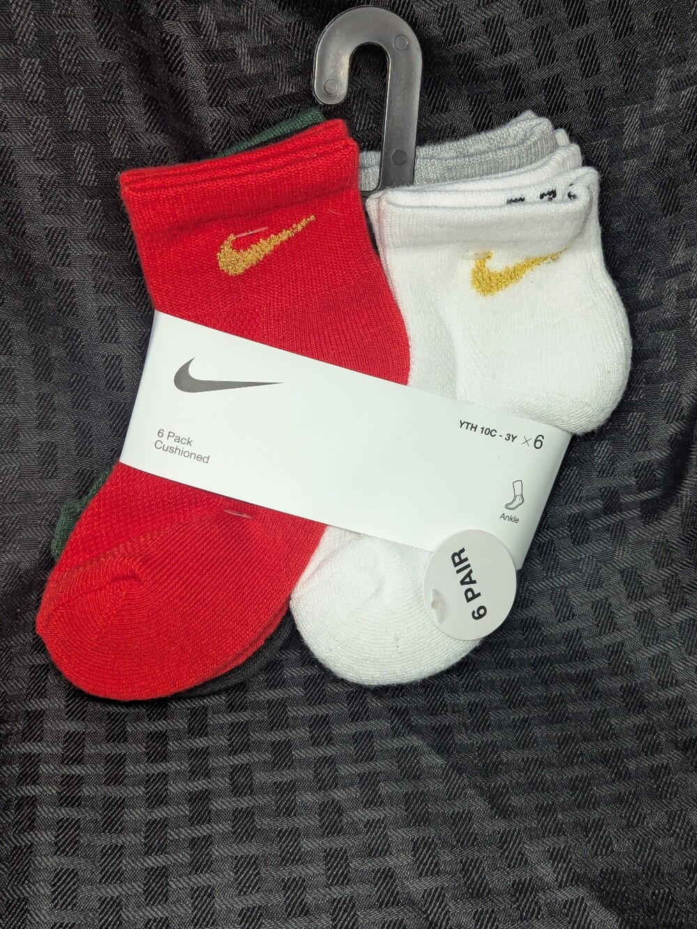 Red & Green Holiday Nike Kids' 6-Pack Cushioned Ankle 6pack Of Socks.